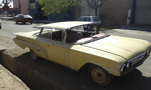 Impala con molduras presentadas